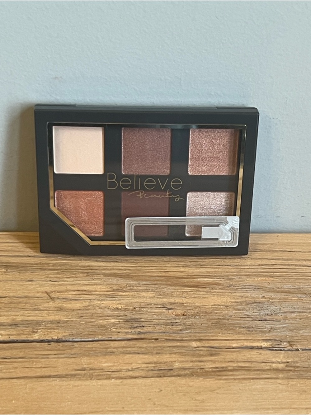Belleve Beauty Nearly Nude Eyeshadow Palette With Shadow Blender Brush